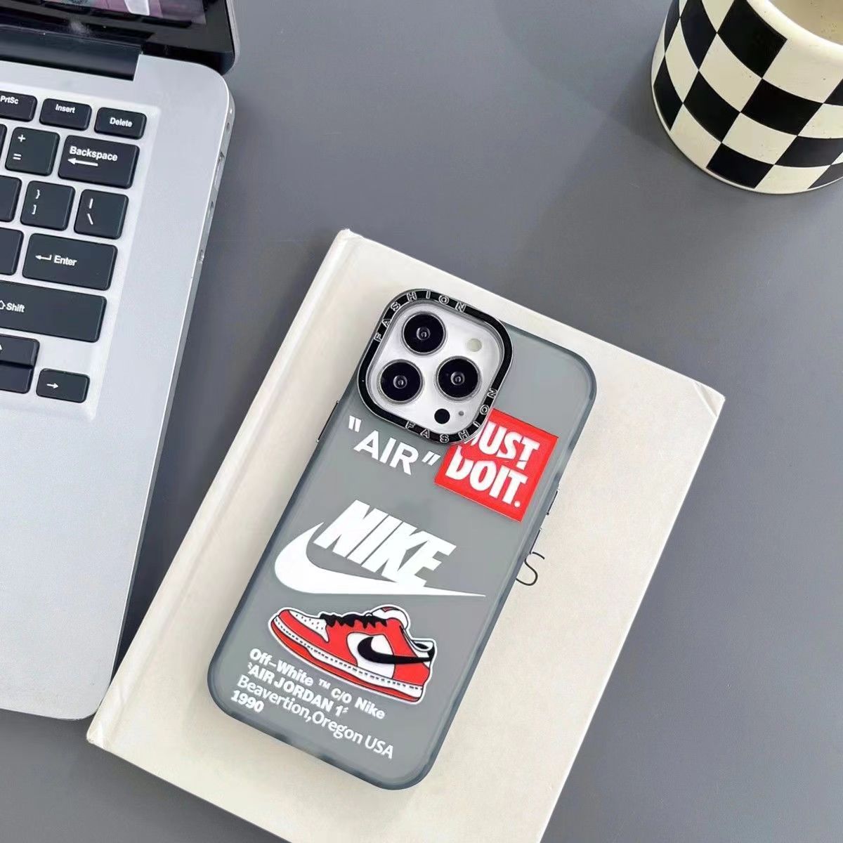 Design esclusivo Sporty iPhone Case